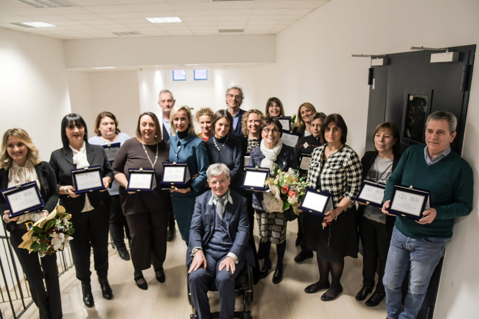 Foto ricordo all'IRCCS Maugeri Pavia, al centro Mario Melazzini e Chiara Maugeri